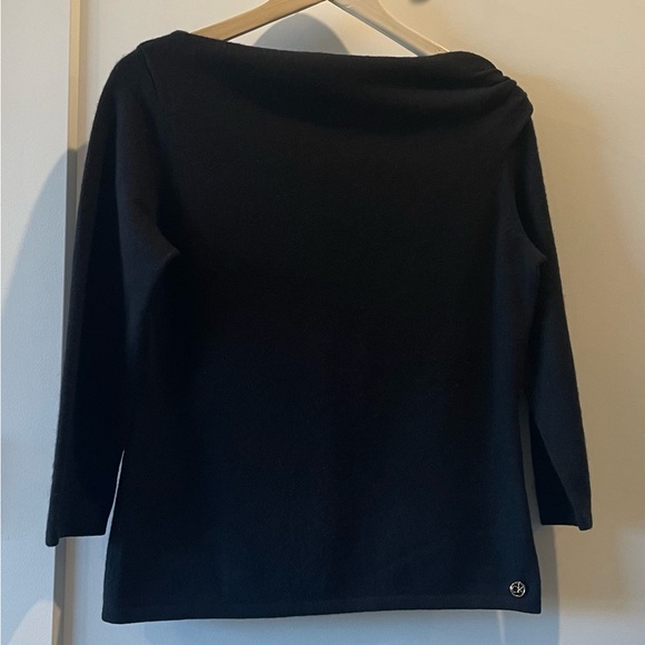 100% Cashmere Calvin Klein Off-the-Shoulder Black Sweater - Picture 2 of 6